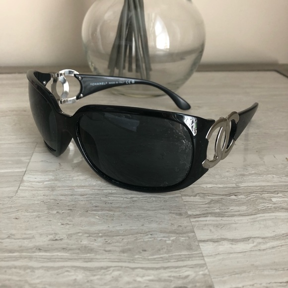 Authentic Chanel Sunglasses 🕶 - Picture 4 of 16